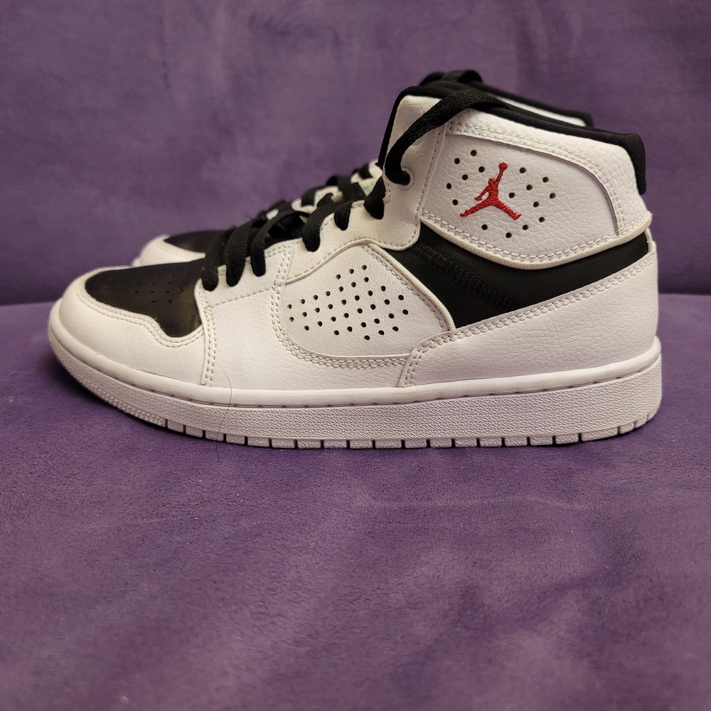 Nike Black and White Sneakers